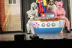 Dziś wybraliśmy się do Domu Kultury Arsus na spektakl pt. “Doktor i zwierzęta”