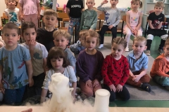 Eksperymenty z suchym lodem i nie tylko w naszym przedszkolu