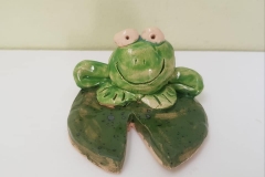Miseczki, żabki, żółwiki już poszkliwione i wypalone w piecu ceramicznym