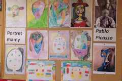 Portrety naszych Mam inspirowane pracami Pablo Picasso w wykonaniu Sześciolatków